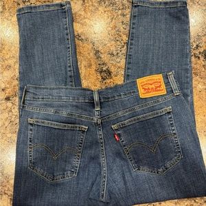 Like new Levi’s boyfriend fit capris
